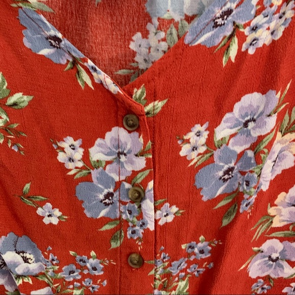 American Eagle Floral Cropped Button Up - Picture 3 of 5